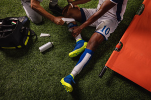 Soccer-player-injured-knee